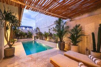 Flow Villa Bingin,,4 star