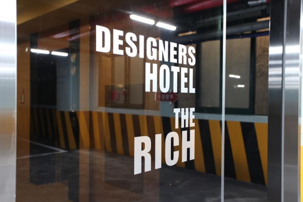 designers hotel the rich
