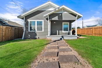 step into comfort in this 3br 2ba downtown retreat