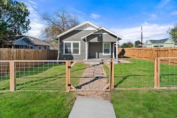 step into comfort in this 3br 2ba downtown retreat