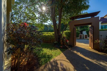 3bed bali style villa close to beach pr6
