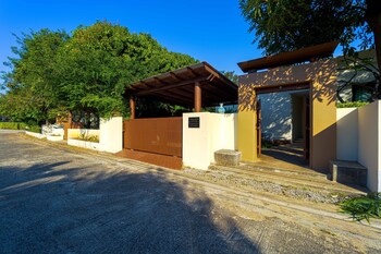 3bed bali style villa close to beach pr6