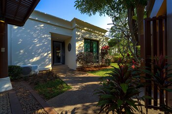3bed bali style villa close to beach pr6
