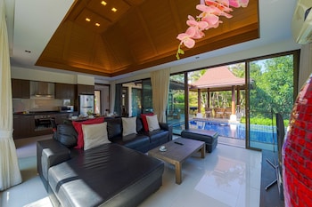 3bed bali style villa close to beach pr6