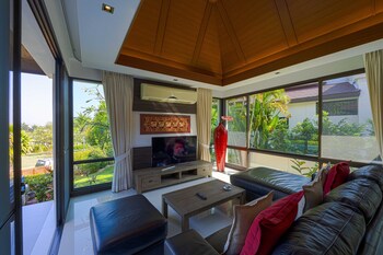 3bed bali style villa close to beach pr6