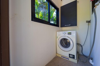 3bed bali style villa close to beach pr6