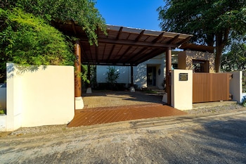 3bed bali style villa close to beach pr6