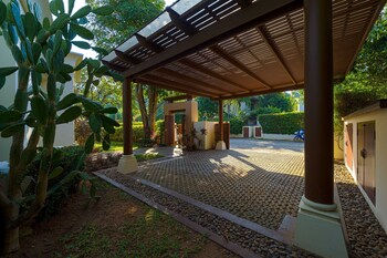 3bed bali style villa close to beach pr6