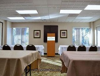 baymont by wyndham tampa near busch gardens