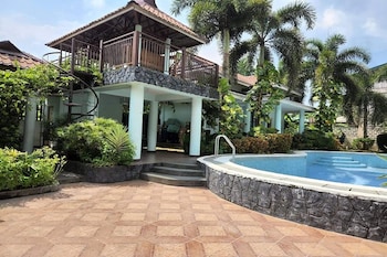 Villa Celine Laguna,,3 star