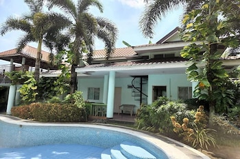 Villa Celine Laguna,,3 star