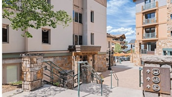 Blue Mesa Lodge 32A By Avantstay Located In The Heart Of Mountain Village W/ Prime Skiing Access,,3 star