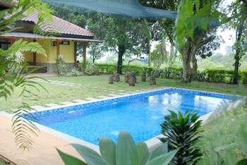 Villa Chavaminerva Hanni Ciater With Pool,,3 star