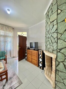 Villa Chavaminerva Hanni Ciater With Pool,,3 star