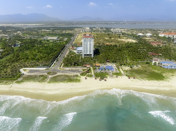 tuana hotels cam ranh resort