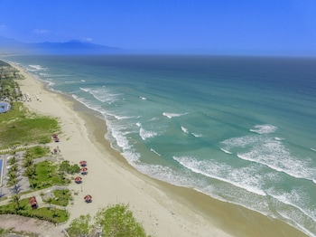 tuana hotels cam ranh resort