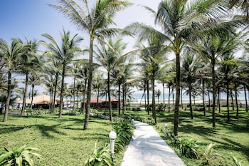 tuana hotels cam ranh resort