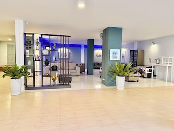 The Beach Inn Cha-Am,,3 star