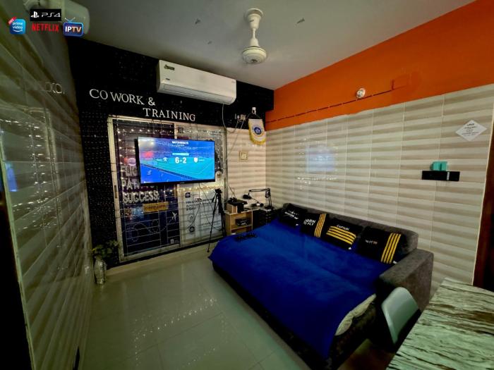 hostel by zoo family