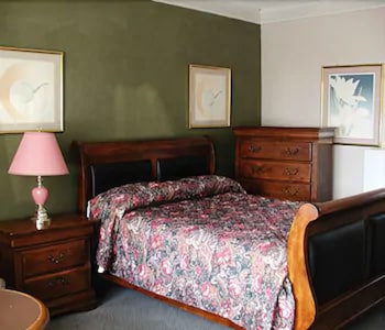 rainbow motor inn by the falls