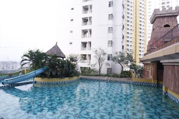 Modern Look And Homey 2Br At Great Western Resort Apartment,,3 star