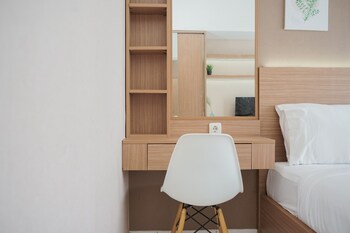 Comfort And Cozy Studio At Casa De Parco Apartment,,2 star