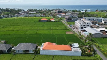 villa clove cemagi