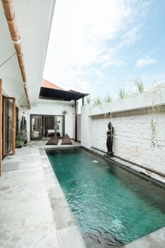 villa clove cemagi