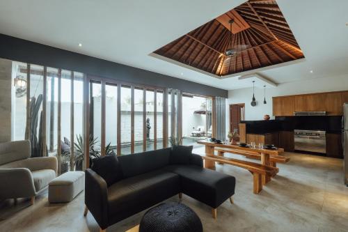 villa clove cemagi