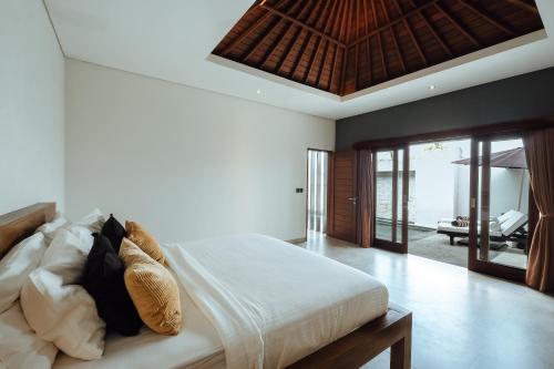 villa clove cemagi