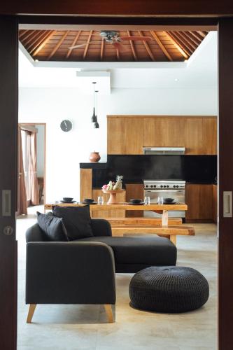 villa clove cemagi