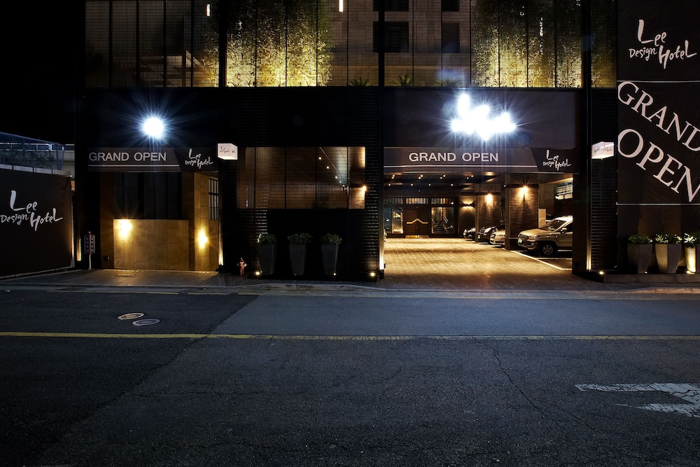 lee design hotel