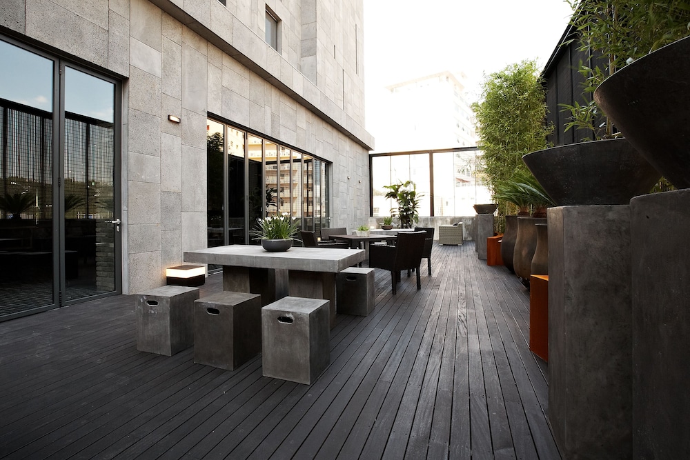lee design hotel