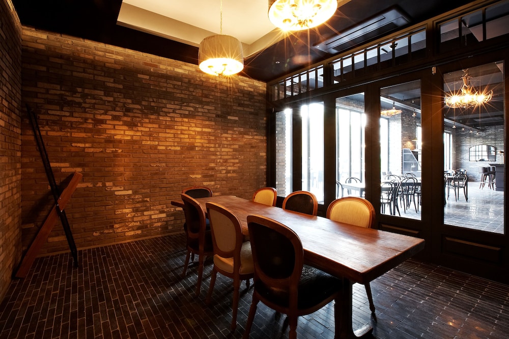 lee design hotel