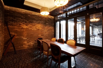 lee design hotel
