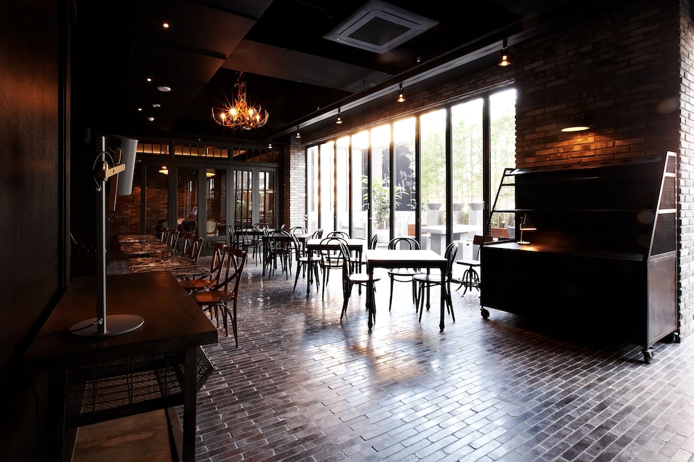 lee design hotel