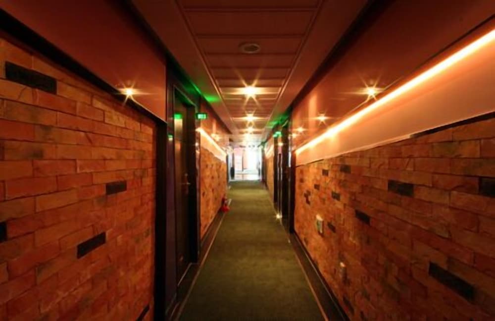 world tourist hotel