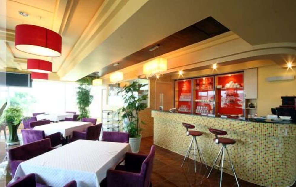 world tourist hotel
