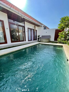villa licia seseh area