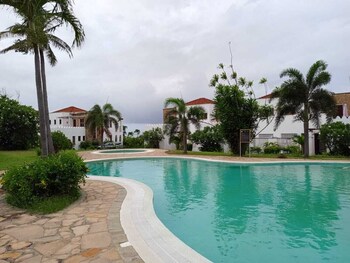 Lux Suites La Vida Sultan Palace Homes,,3 star