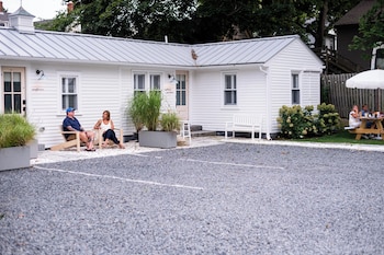 Sisu, A Boutique Motel,7 Lincoln St,2 star
