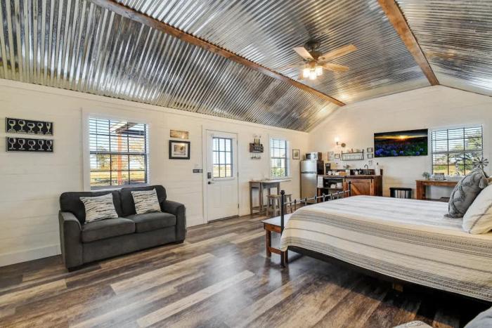 wine country cottage with scenic hill country views