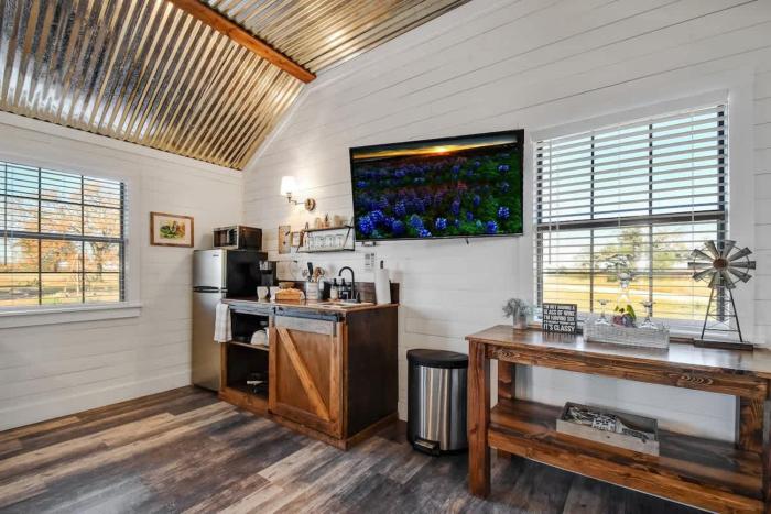 wine country cottage with scenic hill country views