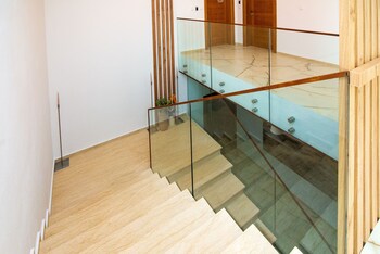 Sunset Bay Apartments,,3 star