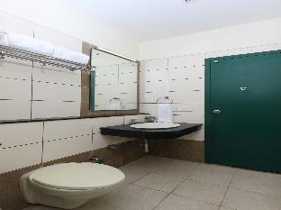Hotel Chennai Deluxe,Plot No 5, Block No 1, E Road, Koyambedu, Wholesale Market Complex, Koyambedu, Chennai, Tamil Nadu 600107, India,3 star