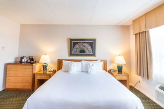 Ramada By Wyndham Thunder Bay Airlane Hotel,Ontario>>Thunder Bay,3 star