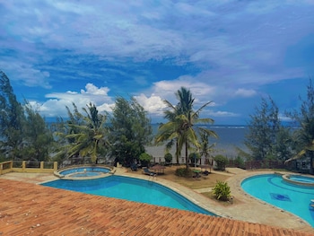 Ishara Beachfront Homes And Suites,,4 star