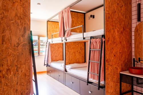 wonder hostel