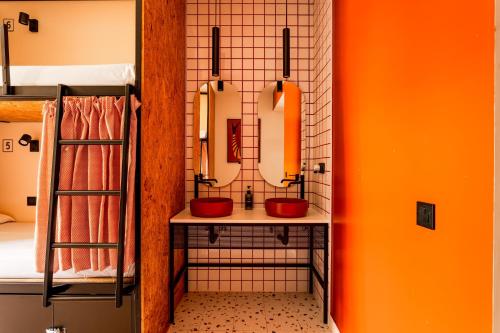 wonder hostel