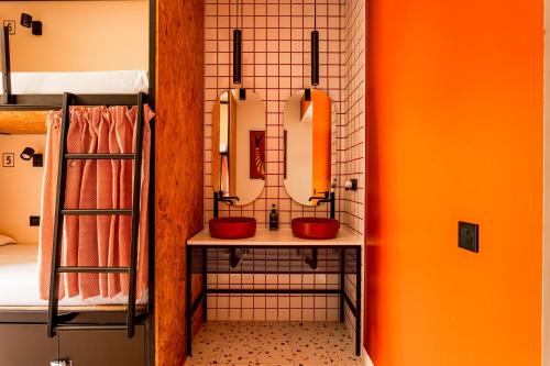 wonder hostel